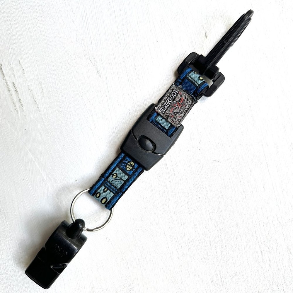 Silverfoot 3 utility functions whistle keychain fasteners